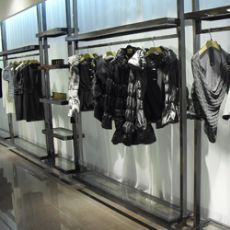 專業(yè)品質(zhì)，匠心制造——東莞市東城浚朗工藝制品廠，一站式鞋帽零售展示解決方案專家